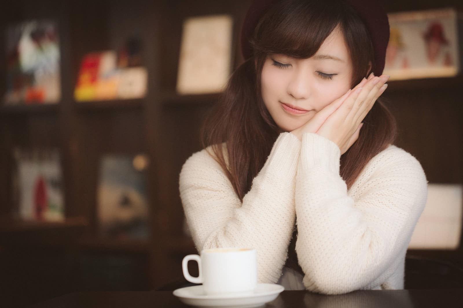 カフェで出会う