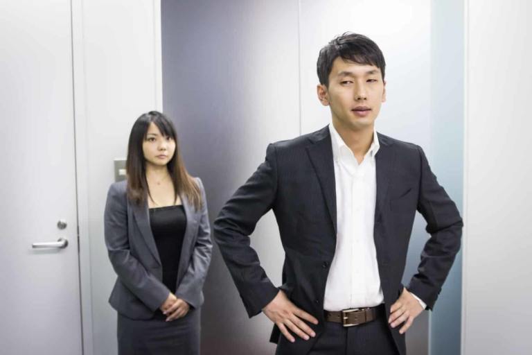 職場の妙に馴れ馴れしい男 嫌われずに上手にあしらう方法 恋ピット